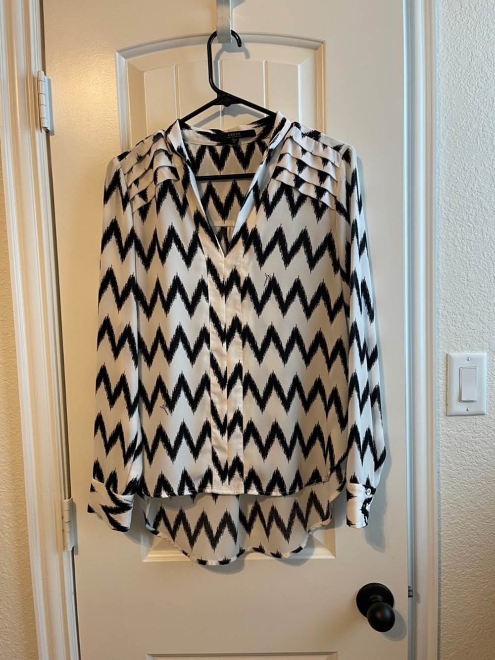 Guess Black & White Chevron V-Neck Blouse
